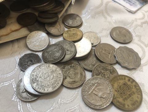 Vendo moedas antigas internacionais